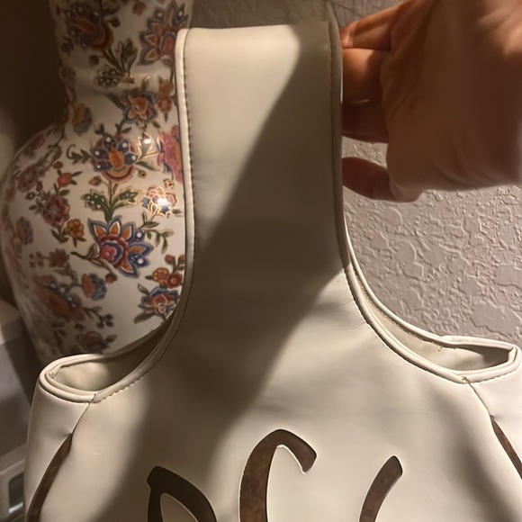 Rare find vintage purse only one in museum I have found. - Picture 4 of 10